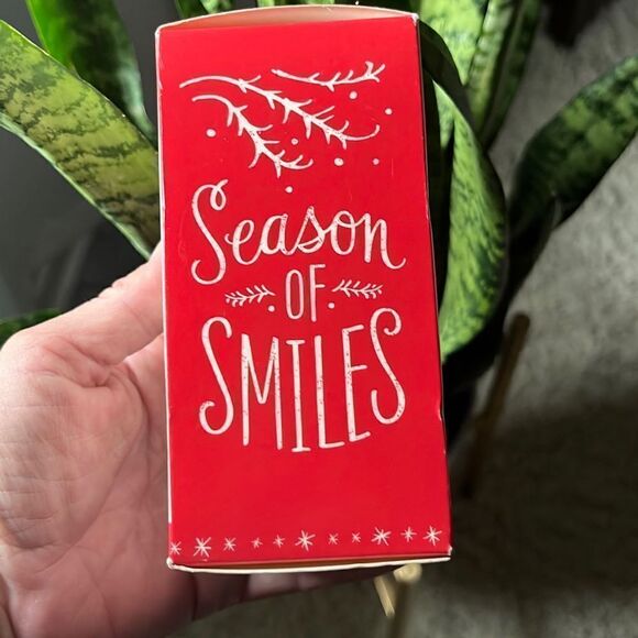 2016 A warm Frosty hug (Frosty the Snowman) (Magic) Hallmark Ornament - Picture 2 of 11